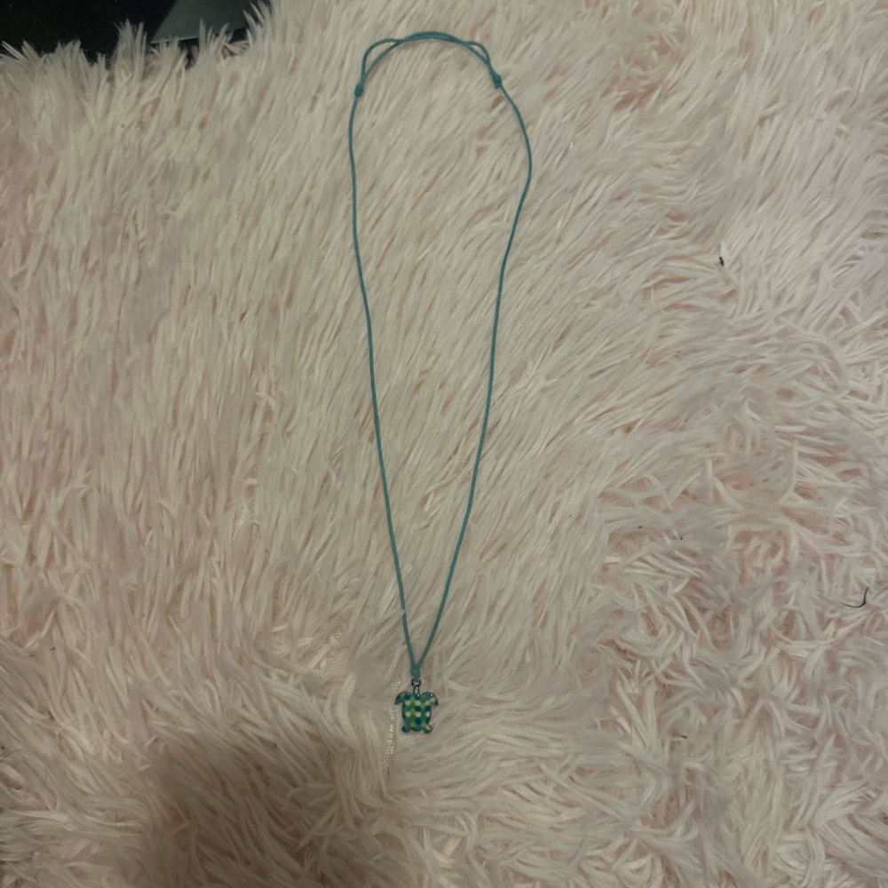 Elegant Green Turtle Pendant Necklace